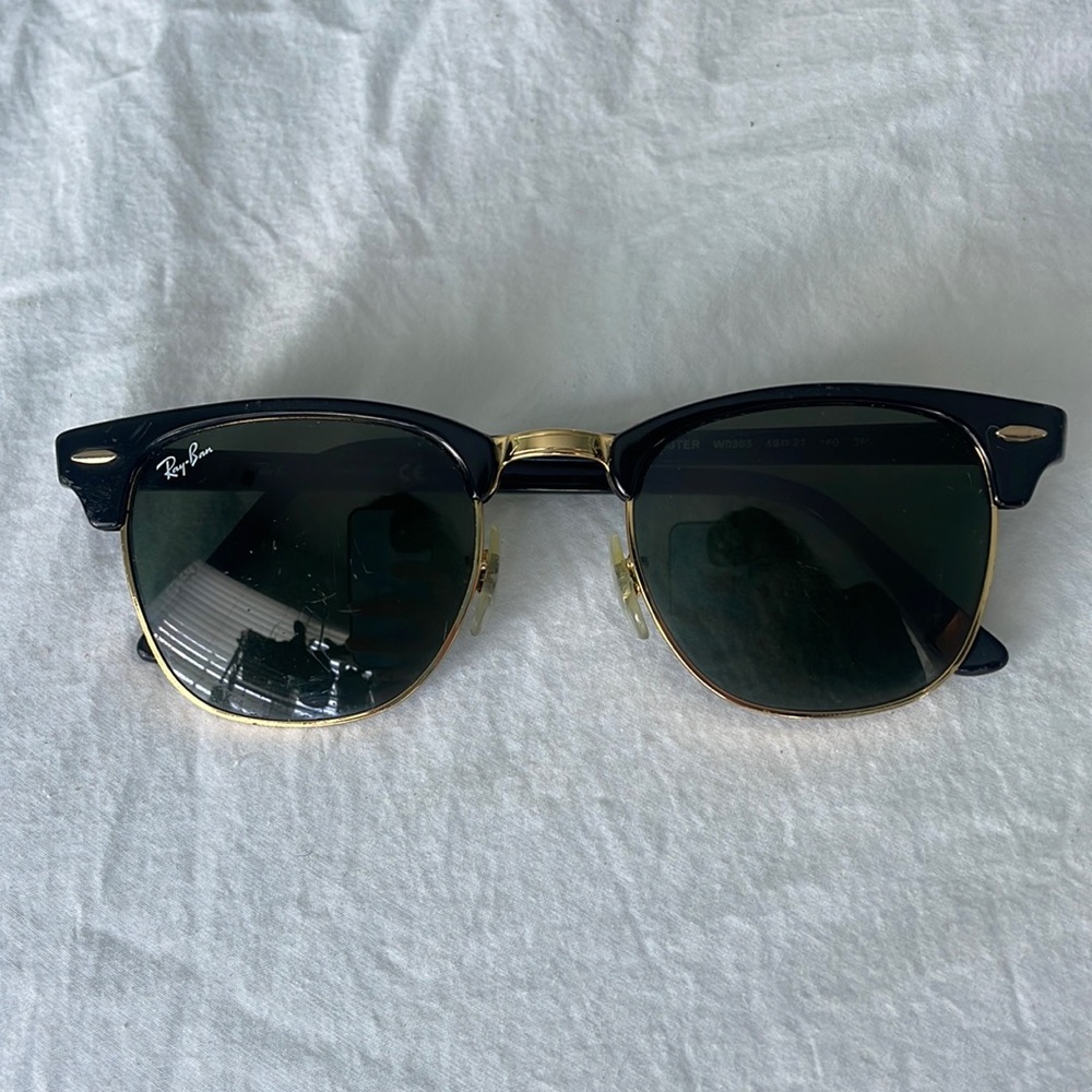 Black rayban clubmaster